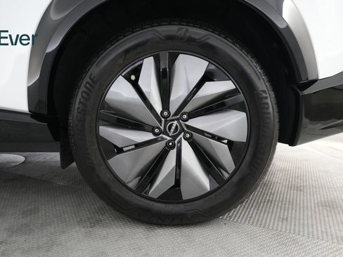 Used 2025 Nissan Ariya AWD image 9
