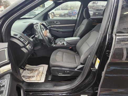 Used 2019 Ford Explorer XLT w/ Equipment Group 201A image 8