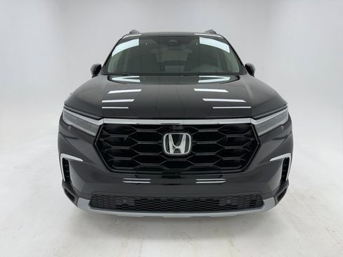 Used 2025 Honda Pilot Elite image 3