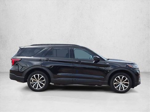Used 2025 Ford Explorer ST-Line AWD/4WD image 4