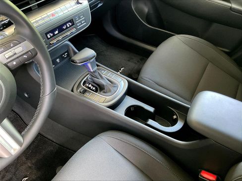 Used 2024 Hyundai Kona SEL AWD/4WD image 17