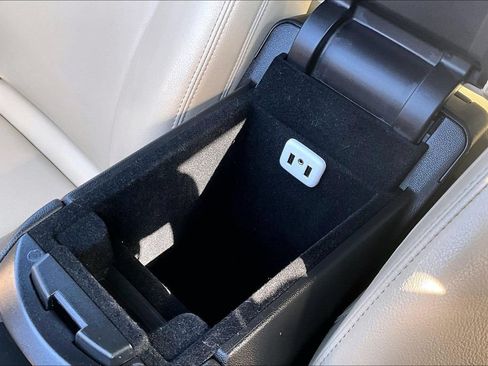 Used 2017 Cadillac XT5 FWD image 16