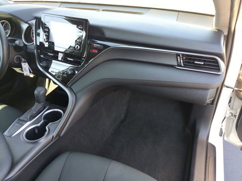 Used 2024 Toyota Camry LE image 32