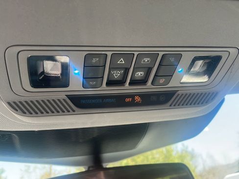 Used 2021 Ford Explorer XLT w/ Equipment Group 202A AWD/4WD image 21