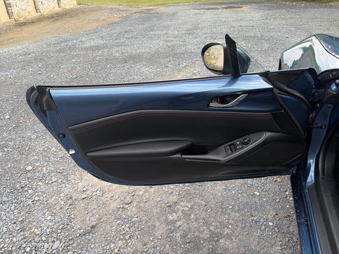 Used 2019 MAZDA MX-5 Miata RF Grand Touring RWD image 15