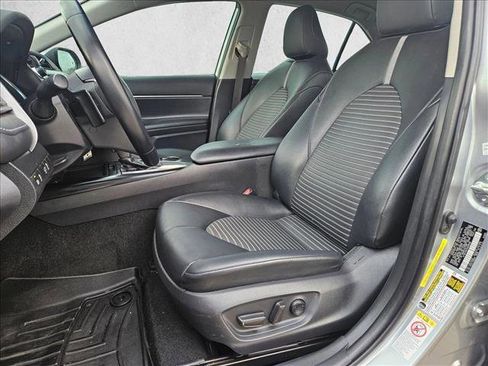 Used 2019 Toyota Camry SE image 15