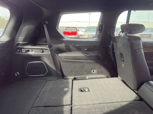 Used 2024 Jeep Grand Cherokee L Summit w/ Luxury Tech Group V image 4