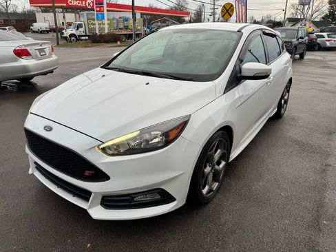 Used 2017 Ford Focus ST image 4