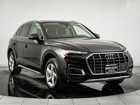 Used 2023 Audi Q5 2.0T Premium w/ Convenience Package image 12