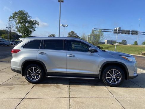Used 2019 Toyota Highlander XLE image 13