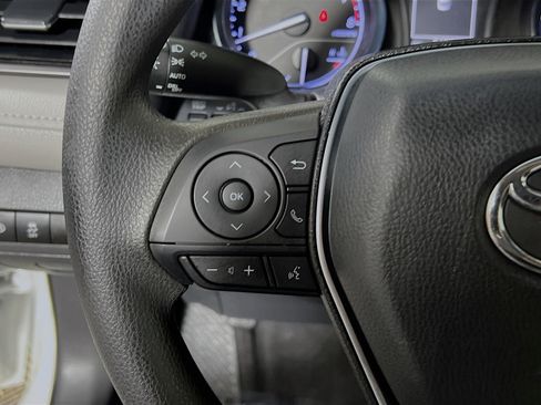 Used 2020 Toyota Camry LE image 19