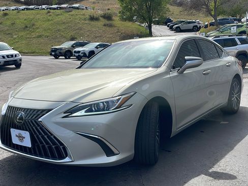 Used 2023 Lexus ES 250 w/ Premium Package AWD/4WD image 3