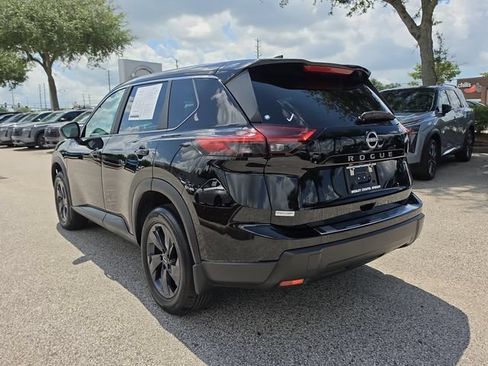 Certified 2026 Nissan Rogue SV FWD image 6