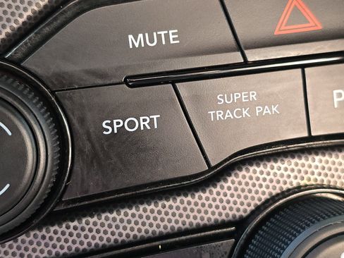 Used 2017 Dodge Challenger R/T Scat Pack w/ Leather Interior Group image 8