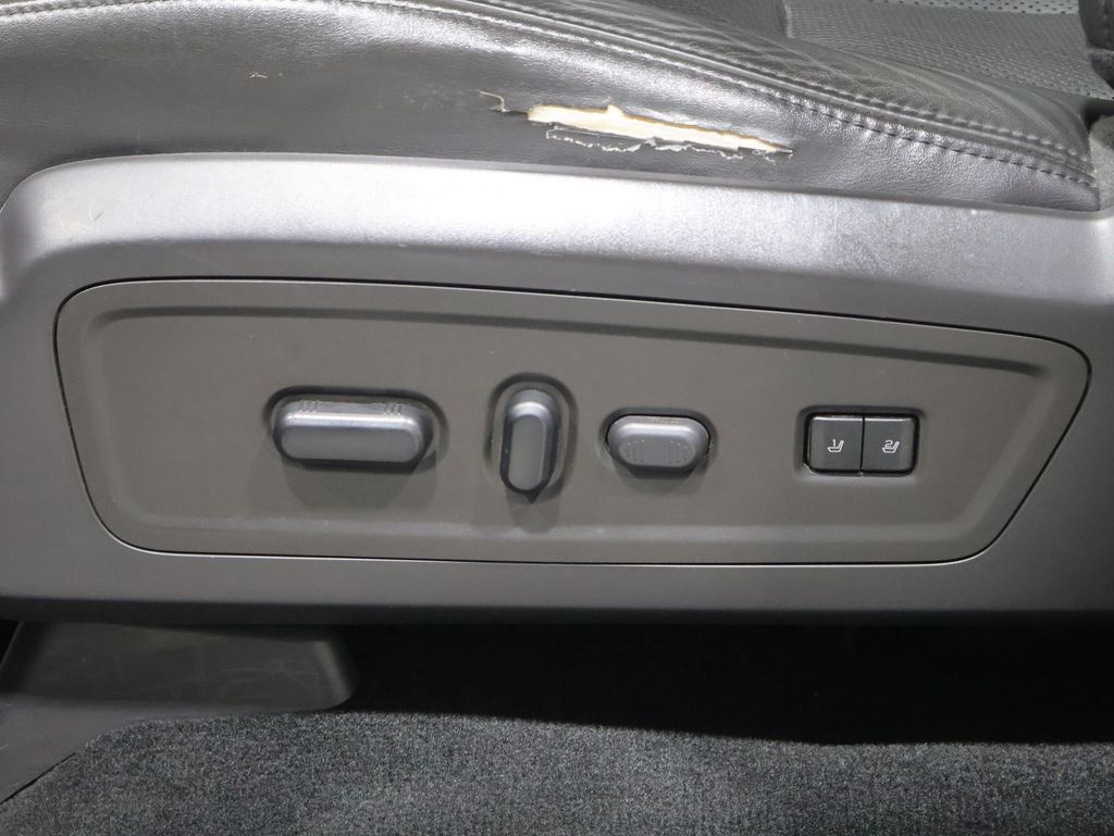 Used 2012 Lincoln Navigator 4WD image 22