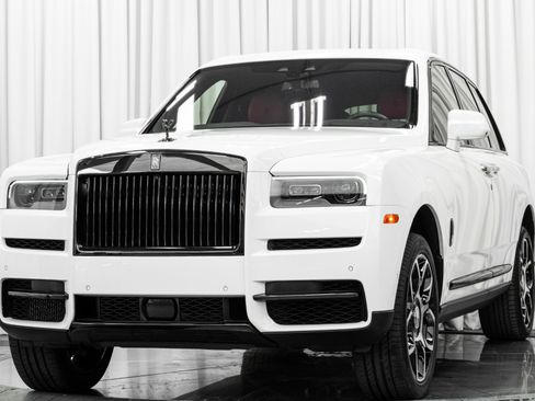 Used 2023 Rolls-Royce Cullinan Black Badge w/ Dark Exterior Package image 5