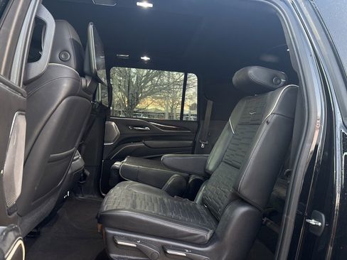 Used 2021 Cadillac Escalade ESV Sport Platinum image 15