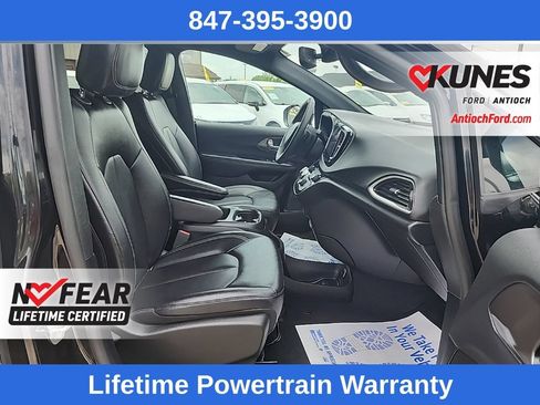 Used 2025 Chrysler Pacifica Select FWD image 43