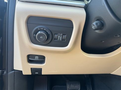 New 2025 Jeep Grand Cherokee Limited w/ Luxury Tech Group II image 23