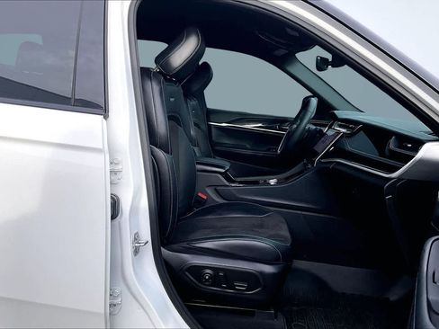 Used 2023 Jeep Grand Cherokee Trailhawk image 14