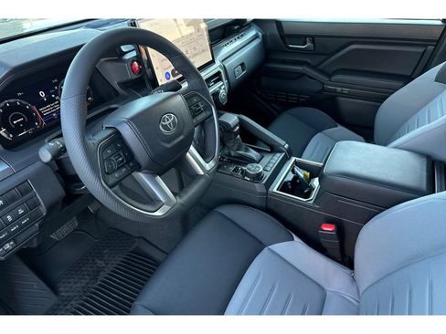 Used 2026 Toyota Tacoma TRD Off-Road w/ TRD Off Road Upgrade Package AWD/4WD image 10