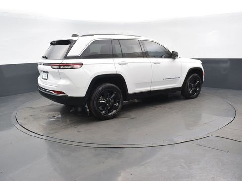 Used 2023 Jeep Grand Cherokee 4WD 4xe w/ Luxury Tech Group II image 6