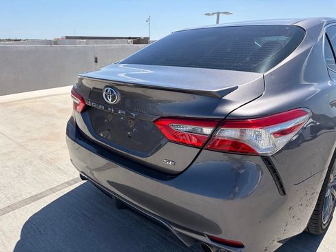 Used 2018 Toyota Camry SE w/ Convenience Package FWD image 4