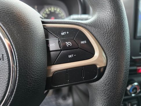 Used 2016 Jeep Renegade Sport w/ Power & Air Group FWD image 6