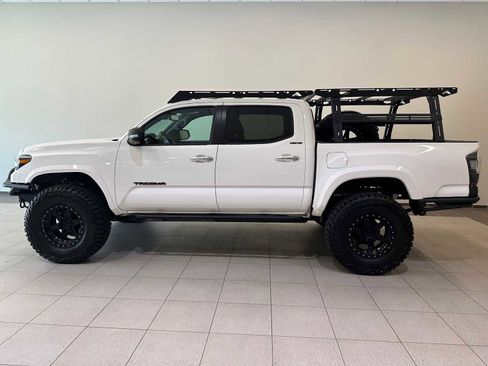 Used 2021 Toyota Tacoma Limited AWD/4WD image 3