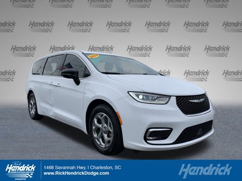 Used 2024 Chrysler Pacifica Limited image 1