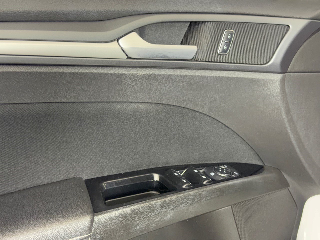 Used 2014 Ford Fusion SE FWD image 14
