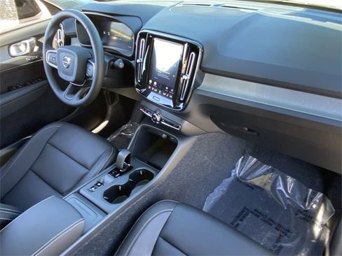 New 2026 Volvo XC40 B4 Core image 13