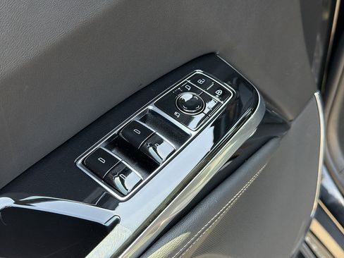 Used 2026 Cadillac Escalade ESV Luxury RWD image 23