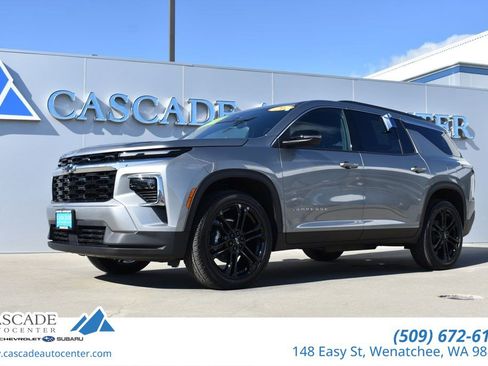 Used 2026 Chevrolet Traverse LT image 1