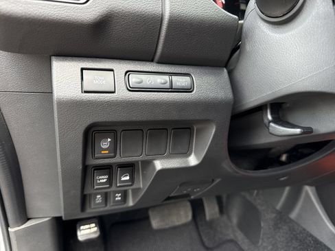 Used 2025 Nissan Frontier PRO-4X AWD/4WD image 16