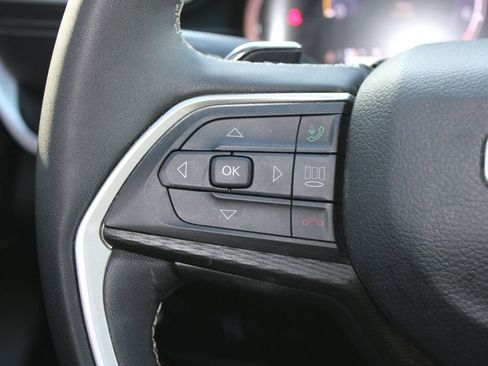 Used 2023 Jeep Grand Cherokee L Laredo image 38