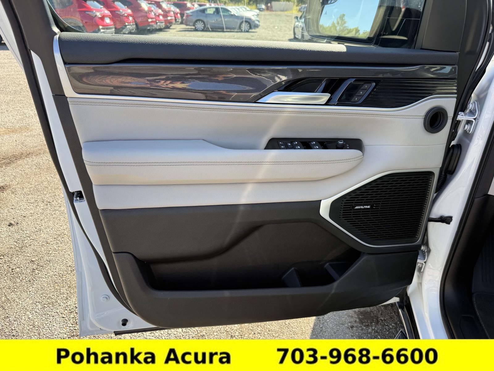 Used 2024 Jeep Wagoneer 4WD w/ Convenience Group I image 12