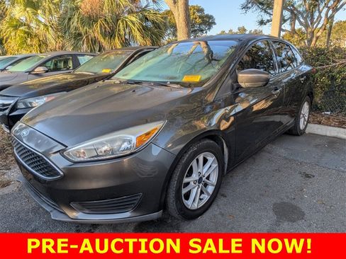 Used 2018 Ford Focus SE image 3