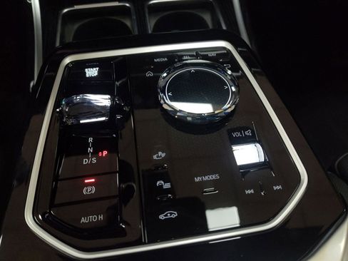 Used 2026 BMW 750e xDrive image 14