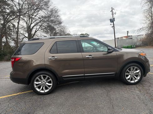 Used 2015 Ford Explorer XLT w/ Equipment Group 202A image 7
