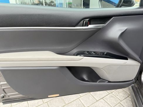 Used 2018 Toyota Camry SE image 21