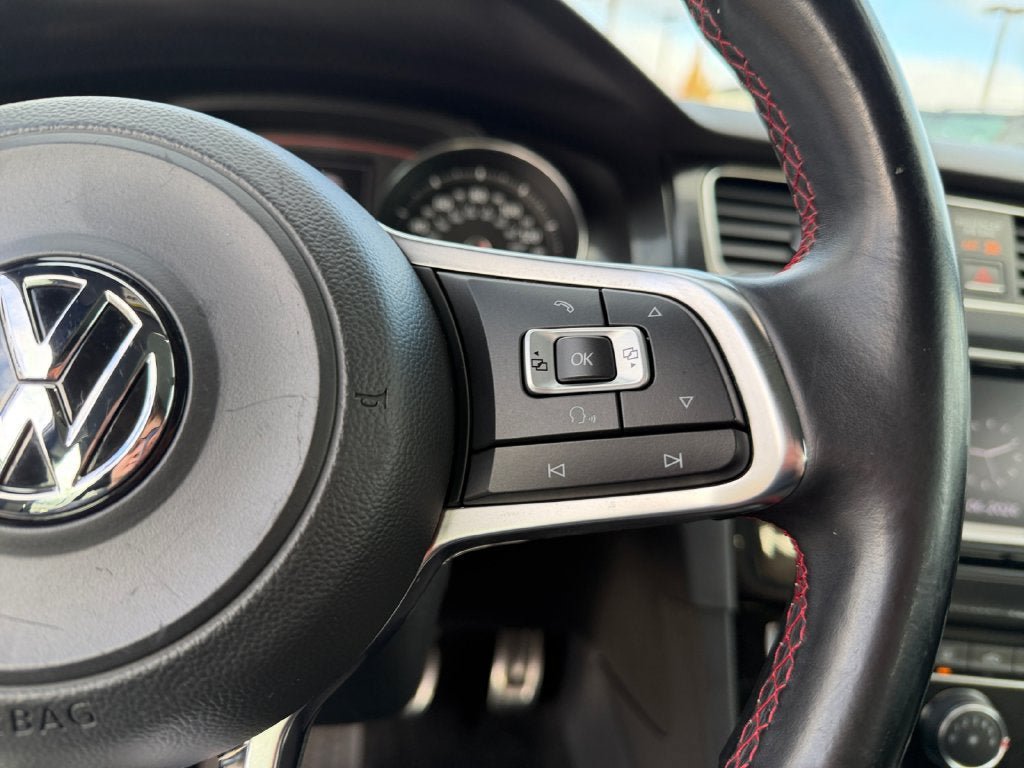 Used 2015 Volkswagen GTI SE FWD image 16