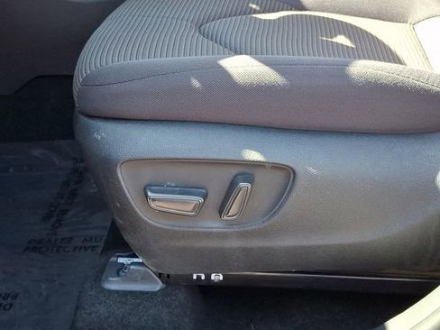 Used 2025 Toyota Highlander LE AWD/4WD image 15