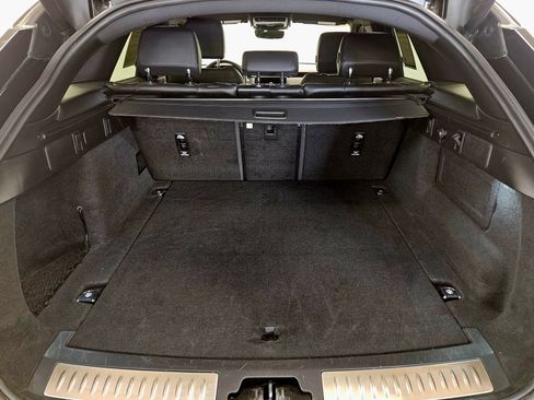 Used 2025 Land Rover Range Rover Velar Dynamic SE image 17