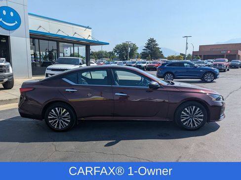 Used 2025 Nissan Altima 2.5 SV FWD image 2