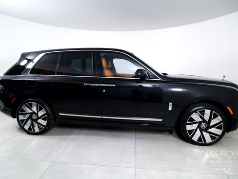 New 2026 Rolls-Royce Cullinan AWD/4WD image 10
