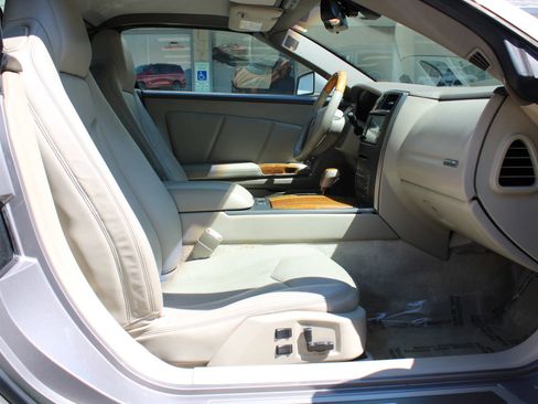 Used 2005 Cadillac XLR RWD image 7