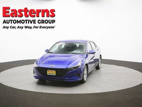 Used 2023 Hyundai Elantra SE w/ Preferred Accessory Package FWD image 53