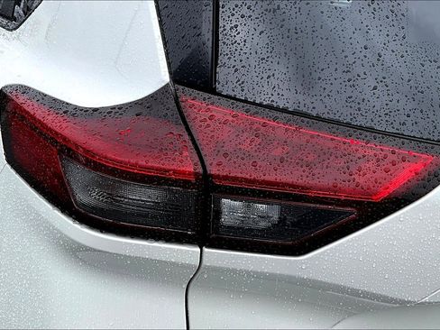 Used 2023 Nissan Rogue SV AWD/4WD image 22