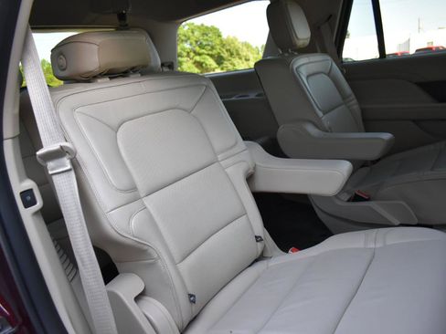 Used 2018 Lincoln Navigator Select RWD image 33
